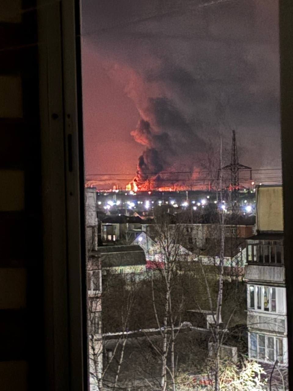 One of Russias Largest Oil Refineries Erupts in Yaroslavl After Deep Drone Strike Long-range drones struck the Slavneft-YANOS oil refinery in the Russian city of Yaroslavl overnight on April 25–26, causing a large fire at one of the countrys key fuel production facilities.According to OSINT monitoring group Exilenova+ and local Russian Telegram channels on April 26, multiple drones hit targets within the refinery complex, including a vacuum distillation unit. Russian regional authorities did not confirm a direct strike on the facility as of the morning, despite visible fire and explosions reported in the city.Local sources cited by Russian Telegram channel Radar Yaroslavl reported that the attack began around 00:40 local time, with residents hearing more than a dozen explosions and observing flashes in the sky, likely linked to Russian air defense activity. Witnesses said windows shook in residential areas and car alarms were triggered during the incident.The Slavneft-YANOS refinery is located more than 700 kilometers from Ukraines border and is one of the largest oil processing plants in Russia. The facility has an annual processing capacity of up to 15 million tons of crude oil, placing it among the top five refineries in the country.The plant produces a wide range of petroleum products, including gasoline, diesel fuel, aviation fuel, and lubricants. Its output supplies major industrial consumers across central and northwestern Russia, as well as transport infrastructure and elements of the military-industrial sector.Earlier, long-range drones reached Russias Ural region for the first time on April 25, striking targets in Yekaterinburg and Chelyabinsk more than 1,800 kilometers from Ukraine. Explosions and air defense activity were reported in both cities, with potential targets including defense-linked and industrial facilities.
Related articles
Ukraine Hits Critical Russian Oil Hub Near Samara, Massive Fire Erupts
Latest news
Apr 21, 2026 14:44
Ukrainian Strike Wipes Out Part of Russian Drone Plant, Hits Ship in Crimea
Latest news
Apr 24, 2026 14:01
Russian Oil Output Sees Biggest Drop Since COVID Following Ukrainian Drone Blitz
Latest news
Apr 21, 2026 17:12