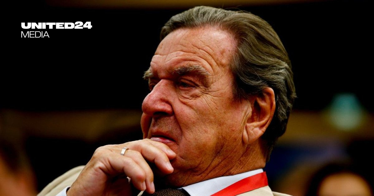 Former German Chancellor Gerhard Schroder Spotted in Moscow Ahead of an Economic Forum