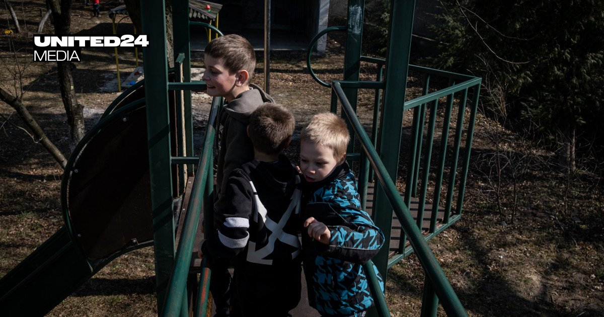 Russia Takes Ukrainian Children From Occupied Territories Under “Recreation” Program