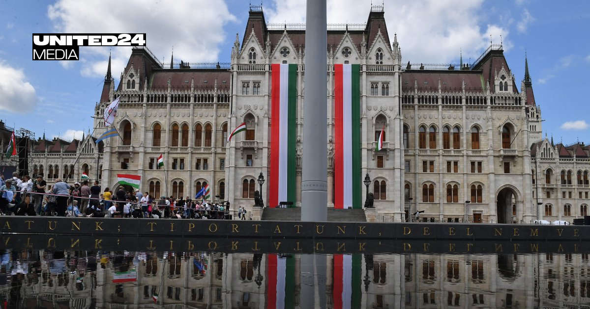 Hungarian Parliament Passes Law Capping Prime Minister Tenure to Eight Years