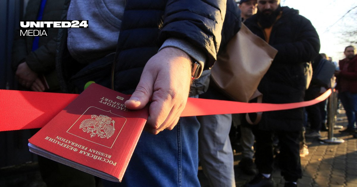 Russia Begins Denying Foreign Passports to Men as Mobilization Fears Grow
