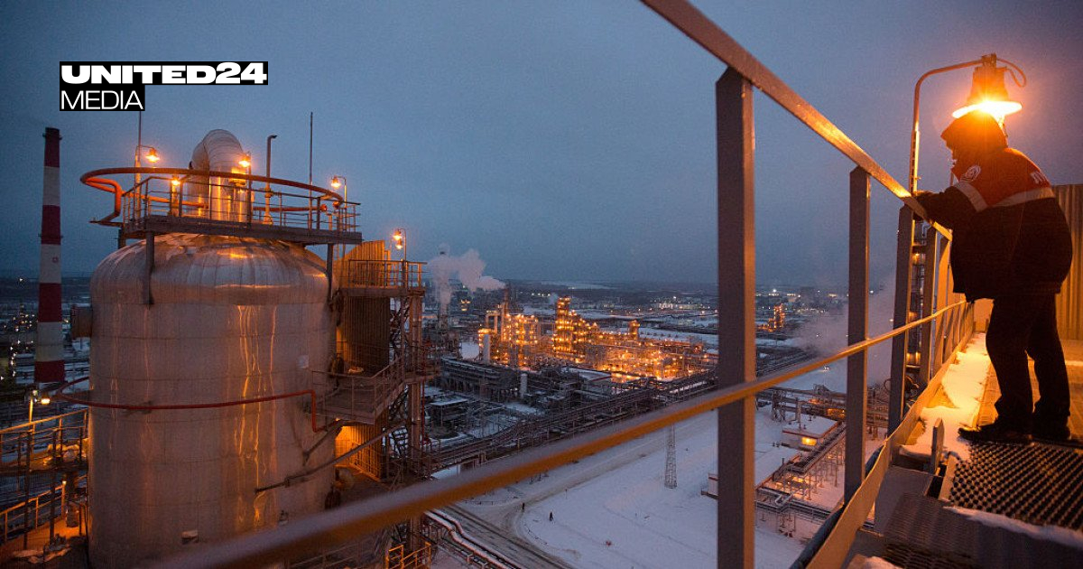 Ukrainian Strikes Push Russian Oil Processing to 16 Year Low After Record Month of Drone Attacks