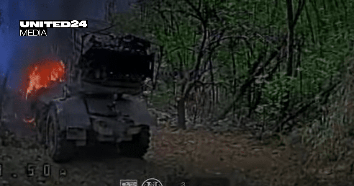 Ukraine findet einen russischen BM-21 Grad, sein Fahrzeug und seine ...