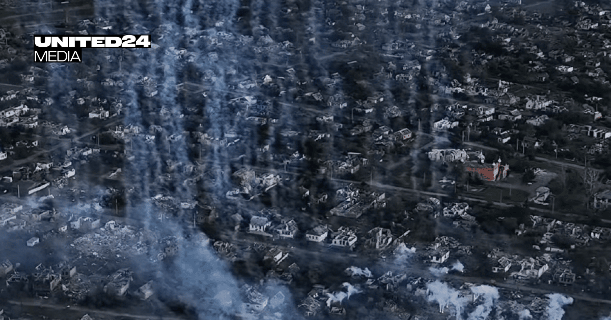 Russian Troops Deploy Banned White Phosphorus Munitions Over Donetsk Region