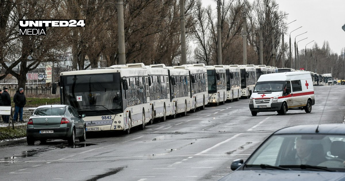 International Delegation Inspects Sole Route for Ukrainians Returning From Occupied Territories