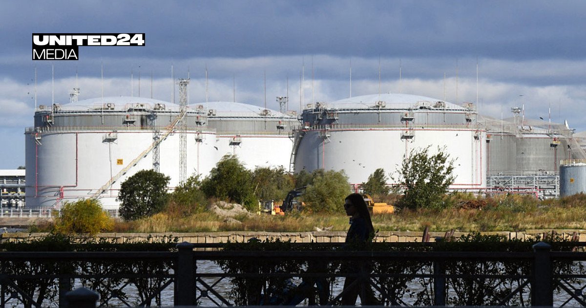 IEA Downgrades Russian Oil Output Forecast as Production Hits 17-Year Low