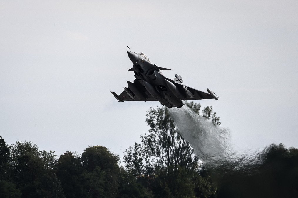A French Rafale fighter jet takes off during a joint mission with Polish F16s at an air base in Minsk Mazowiecki on September 17, 2025. Illustrative photo. (Source: Getty Images)