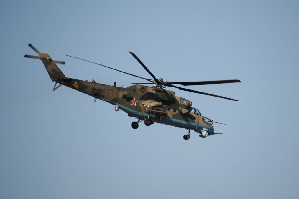 Rusia lanzó una operación para sacar un Mi-24 del mar Negro tras 16 meses bajo el agua. Esto es lo que encontraron. helicoptero mi rusia potencia militar