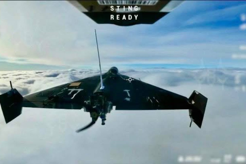 Shahed drone fitted with an additional long antenna, early 2026. Shahed drone fitted with an additional long antenna, early 2026.