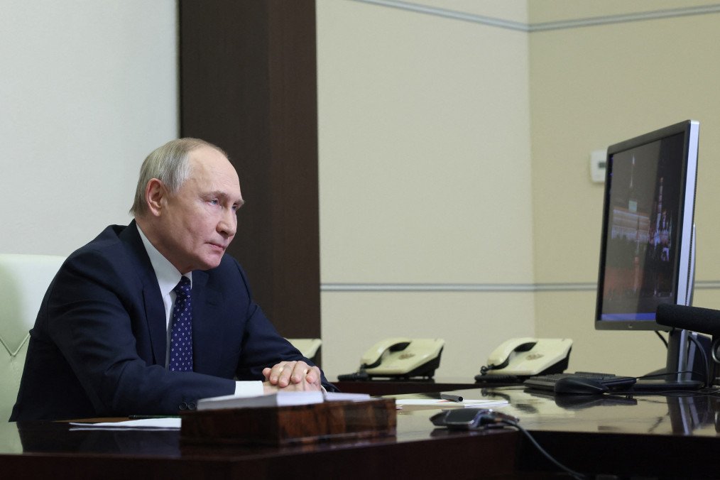 Putin Says Microsoft and Zoom Should Be “Choked” for Leaving Russian Market Putin Says Microsoft and Zoom Should Be “Choked” for Leaving Russian Market