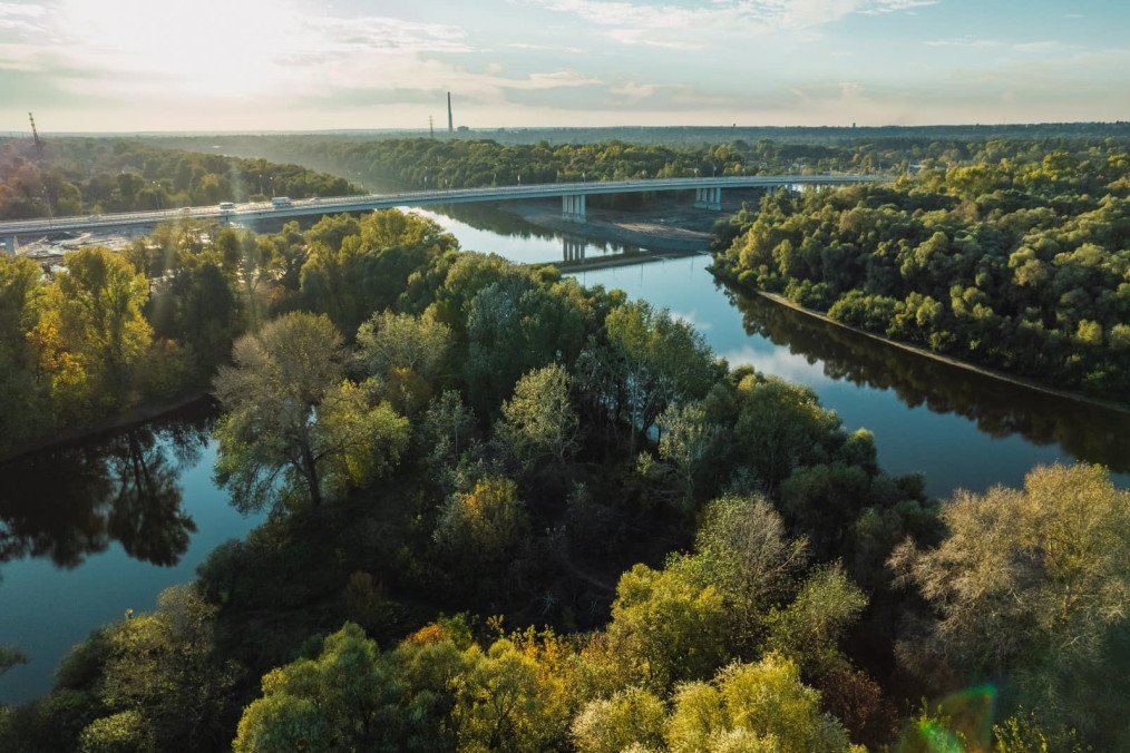 Ukraine Rebuilds 628-Meter Bridge Destroyed by Russian Airstrikes Using Last Batch of Azovstal Steel