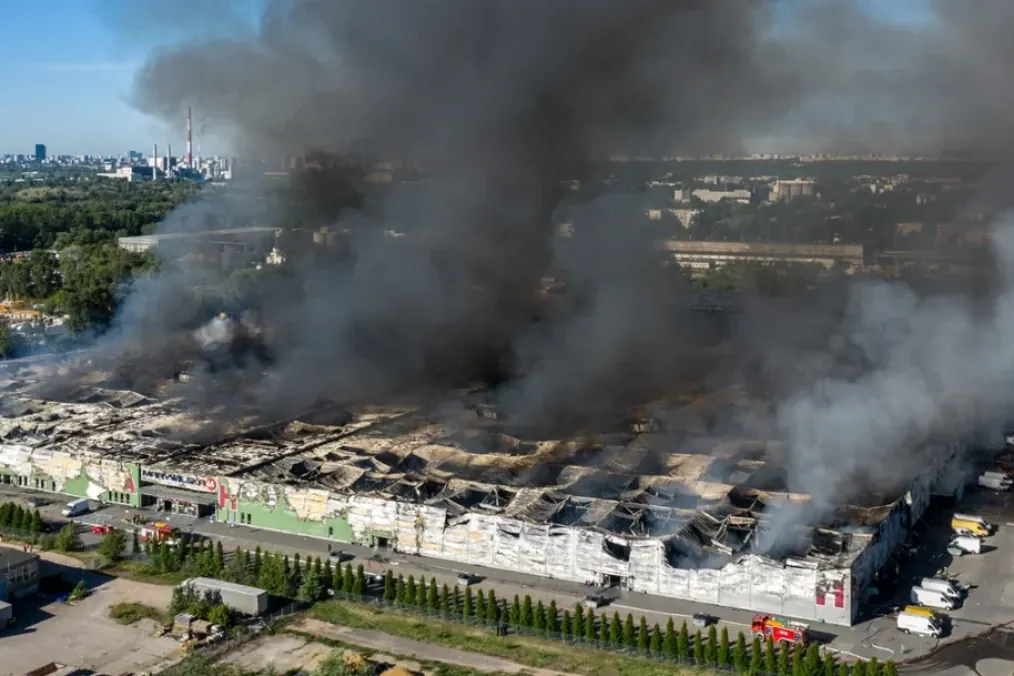 The fire in the shopping complex in Warsaw, Poland. (Source: RMF)