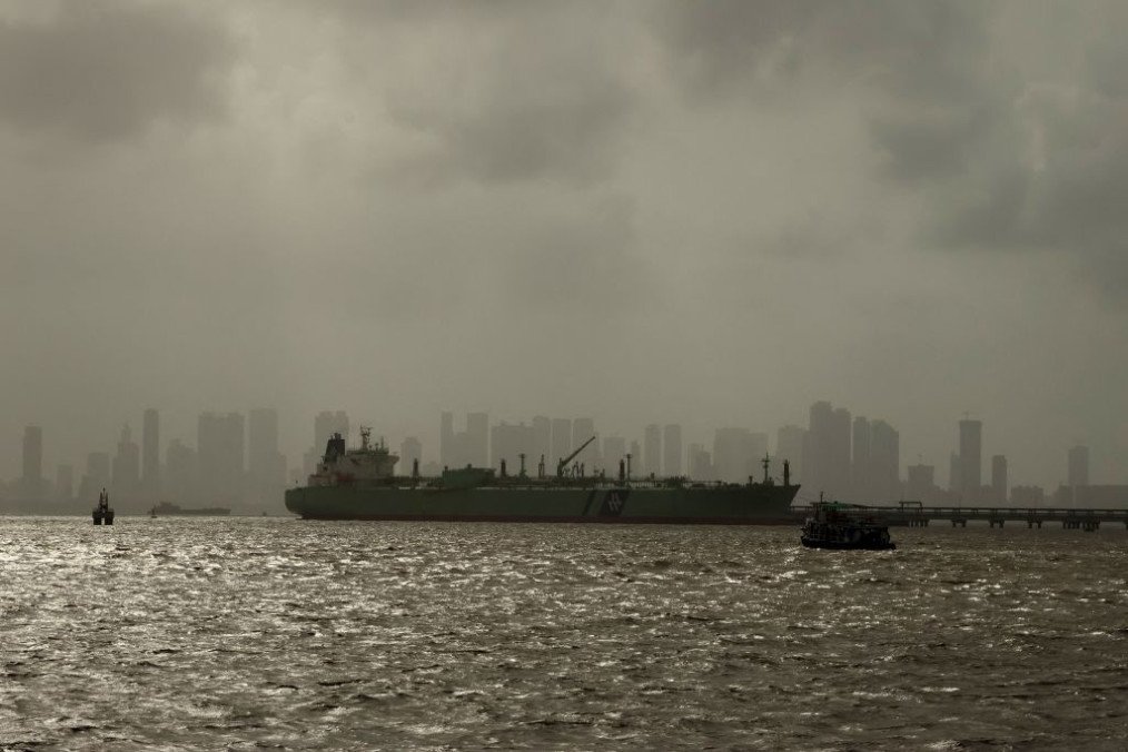 US Sanctions Bite—Russian Oil Ship to India Abruptly Turns Back