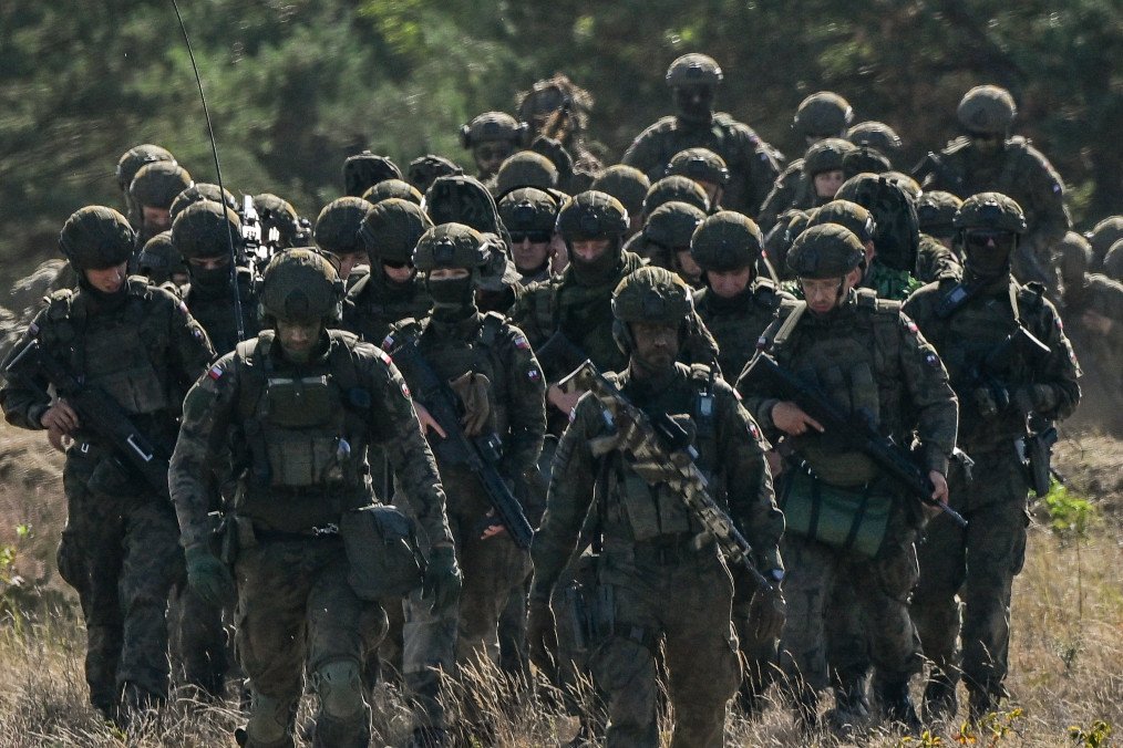 Polish Army soldiers from the 3rd Podkarpacka Territorial Defense Brigade are seen during training at the Nowa Dba military training area as part of exercise Iron Defender 25. (Source: Getty Images)