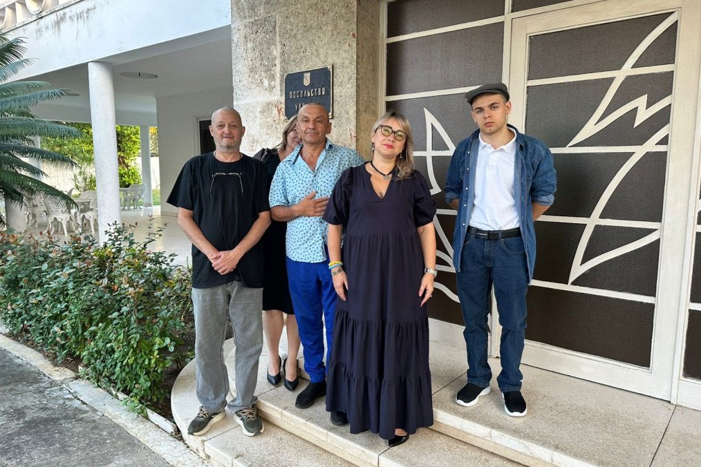 Three Ukrainian citizens detained unlawfully in Venezuela. (Photo: Andriia Sybiha)