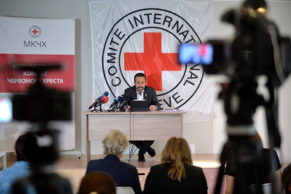 Ukraine Demands Russia Grant Red Cross Access to POWs