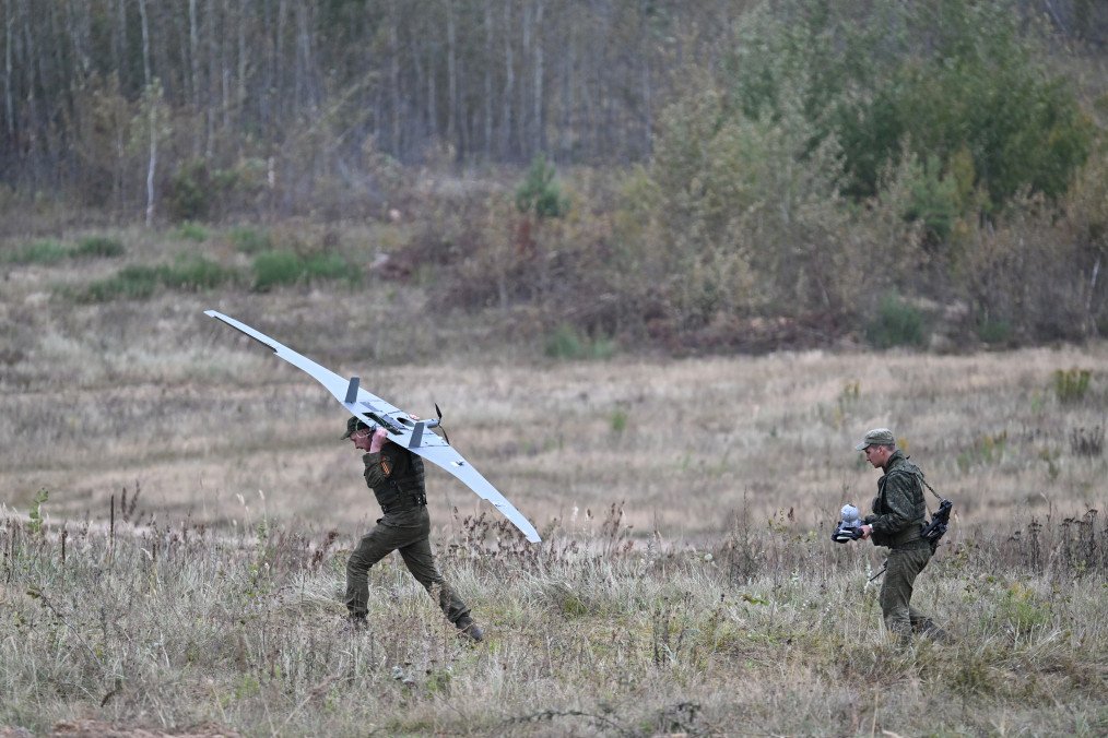 Russia Is Using Belarus and Neighboring Countries to Route Drones Into Ukraine A Belarus' serviceman carries an unmanned aerial vehicle (UAV) during the “Zapad-2025”joint Russian-Belarusian military drills on September 15, 2025. Illustrative photo. (Source: Getty Images)
