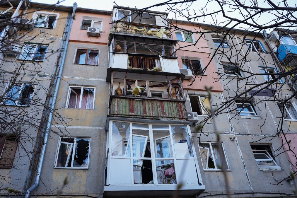 Russian Drone Hits High-Rise Building in Kropyvnytskyi, Leaving 1 Hospitalized A damaged residential building after a Russian drone attack on March 20, 2025 in Kropyvnytskyi, Ukraine. (Source: Getty Images)