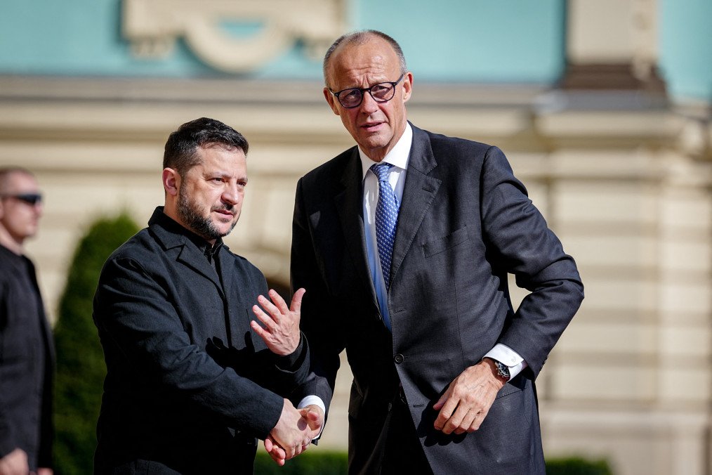 Ukrainian President Volodymyr Zelenskyy welcomes German Chancellor Friedrich Merz at the Presidential Palace in Kyiv on October 4, 2026. (Source: Getty Images) Ukrainian President Volodymyr Zelenskyy welcomes German Chancellor Friedrich Merz at the Presidential Palace in Kyiv on October 4, 2026. (Source: Getty Images)
