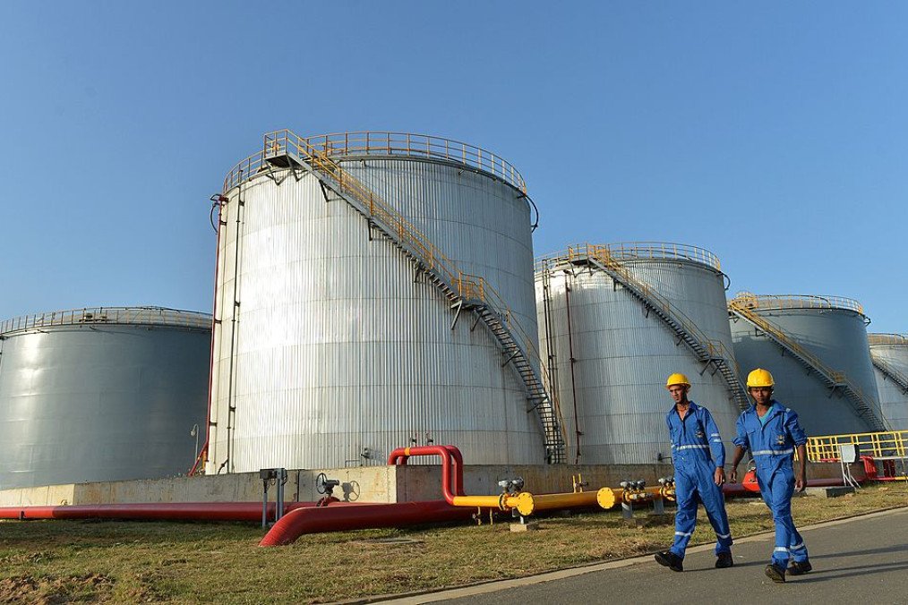 Sri Lankan workers walks past 76 million dollar oil tank farm at the southern deep sea port of Hambantota. (Source: Getty Images) Sri Lankan workers walks past 76 million dollar oil tank farm at the southern deep sea port of Hambantota. (Source: Getty Images)