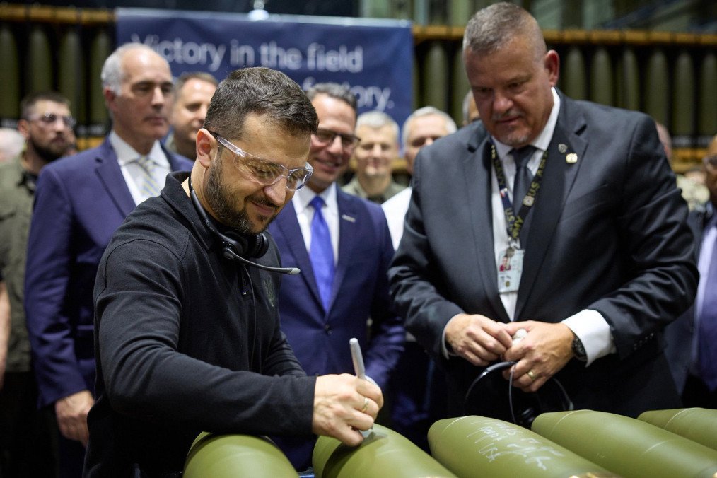 Zelenskyy Visits Pennsylvania Factory Producing 155mm Artillery Shells for Ukraine