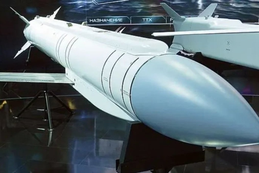 Russia Targets Dnipro with Grom-1 Rocket-Assisted Guided Bomb for the First Time Russia Targets Dnipro with Grom-1 Rocket-Assisted Guided Bomb for the First Time
