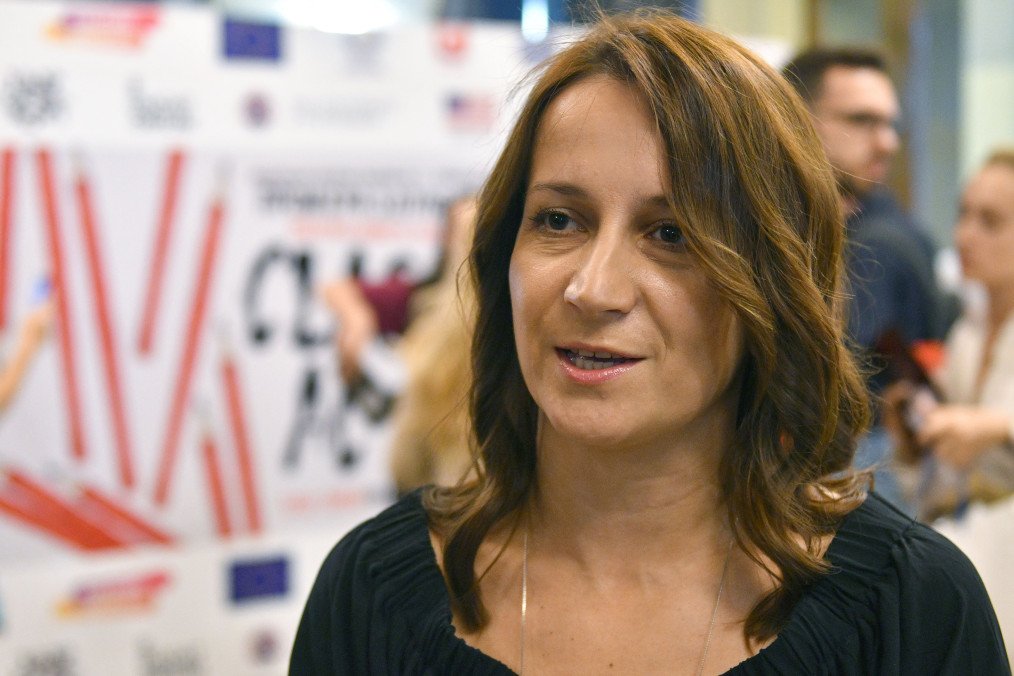 British Director Nicholas Kent Brings Ukrainian Resilience to the London Stage A project curator Natalya Vorozhbyt speaks to an AFP journalist before the premiere of the festival called "Class Act: East-West" in Kyiv. (Source: Getty Images)