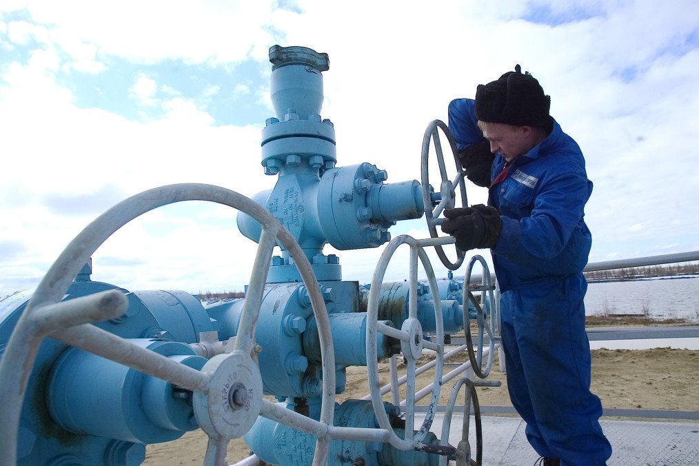 Russia Delays LNG Expansion Plans as Western Sanctions Bite, Bloomberg Reports