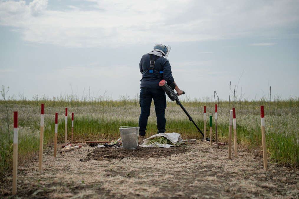 German Lawmaker Urges Temporary Exit From Anti-Mine Treaty Over Russian Threat German Lawmaker Urges Temporary Exit From Anti-Mine Treaty Over Russian Threat