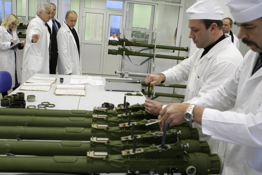 Illustrative image. Russian leader Vladimir Putin looks at a man-portable air-defense systems assembling unit during his tour to the KBM Engineering Design Bureau in the city of Kolomna, outside Moscow, on November 18, 2009. (Source: Getty Images)