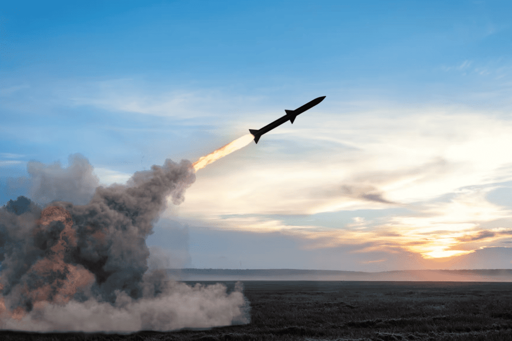 A “Flamingo” missile is launched into the sky. Illustrative image. (Photo: Popular Mechanics)
