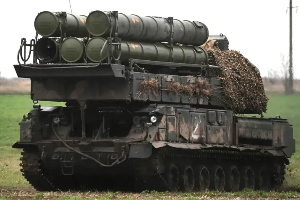 Sistema de misiles tierra-aire ruso Buk-M3 desplegado en el terreno. (Fuente: medios rusos)
