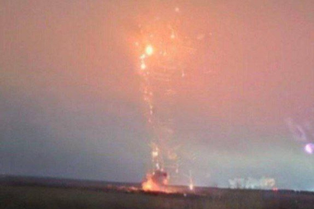 Reportedly, the moment of the downed helicopter crash, March 3, 2026, Rostov region, Russia. (Source: Exilenova_plus)