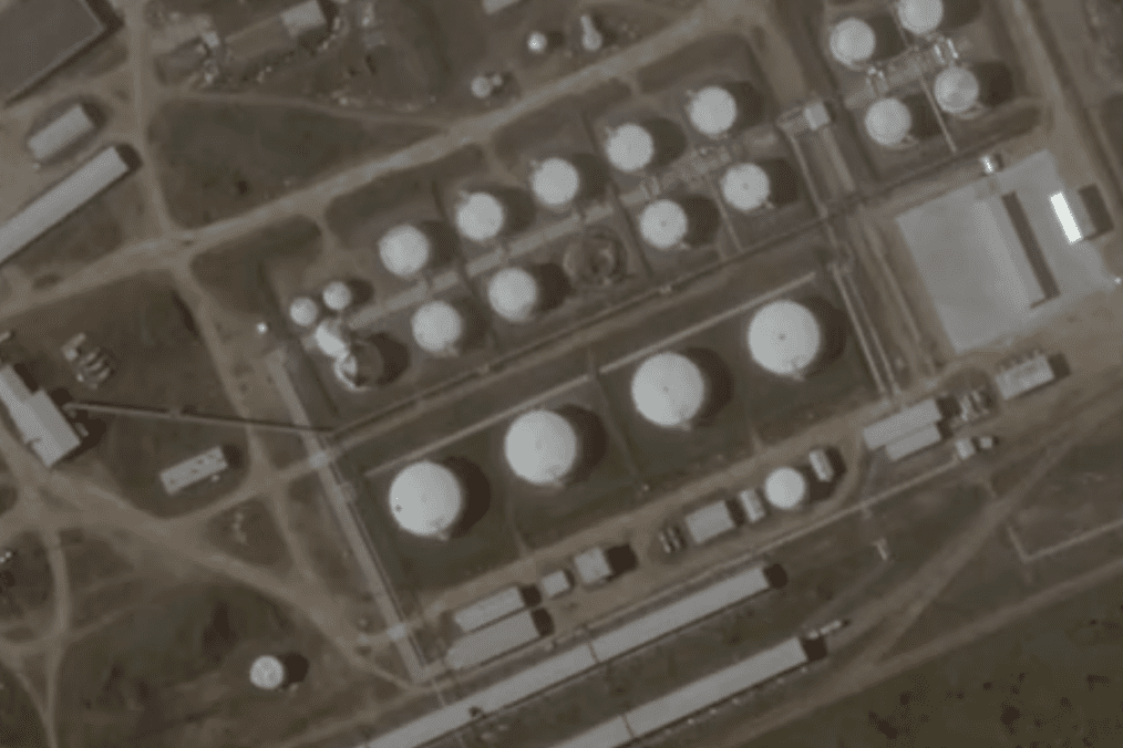 Satellite Images Reveal Damage to Russian Oil Facility in Armavir After Ukrainian Strike Satellite image shows damaged oil storage tanks at the Armavir oil depot in Russia’s Krasnodar region following Ukrainian drone strikes. (Source: Schemes/RFE/RL)