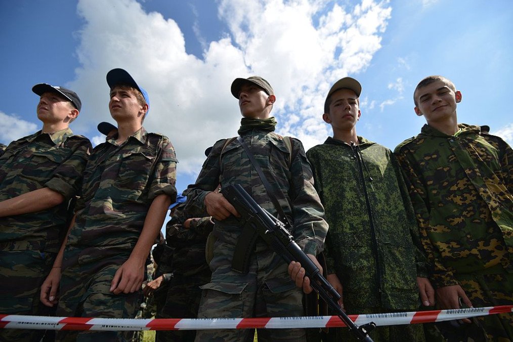 A teenager holds an AK-47 Kalashnikov during a military-patriotic game Zarnitsa (Summer lightning) at a field outside Stavropol, Russia. (Source: Getty Images)