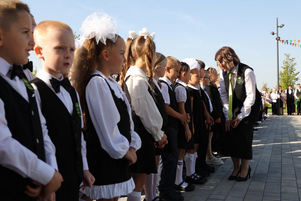 Russia Parades Schoolchildren in Propaganda Shows Marking Annexation of Ukraine’s Occupied Territories