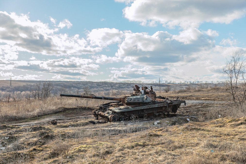 View of a destroyed and burnt-out Russian tank on the outskirts of Kharkiv. (Source: Getty Images)