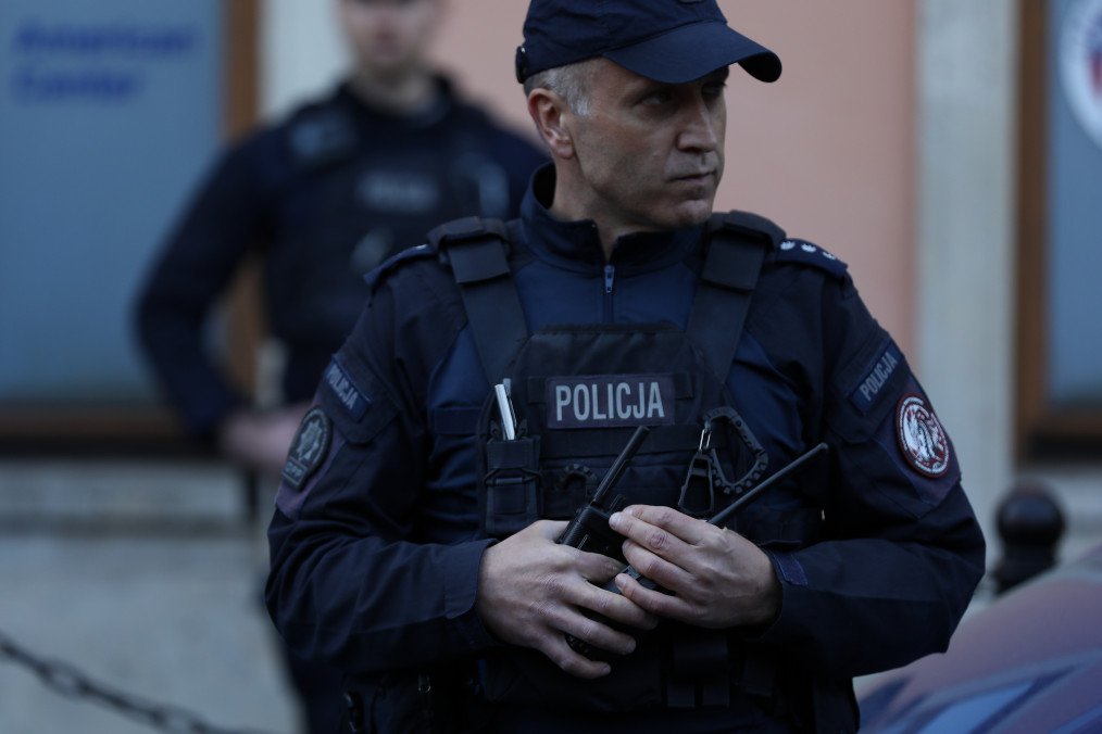 Adults Attack Ukrainian Children in Polish Park After Hearing Them Speak Ukrainian Polish police. Illustrative image. (Source: Getty Images)