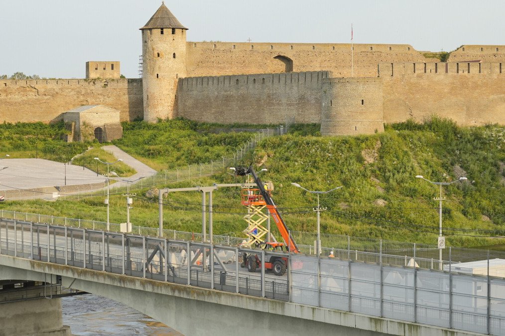 Estonia Erects Border Fortifications as Tensions With Russia Mount