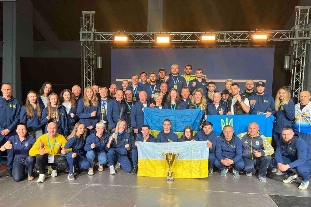 Ukraine’s Boxing Team Claims European Victory, Donates Prize to Defense Forces