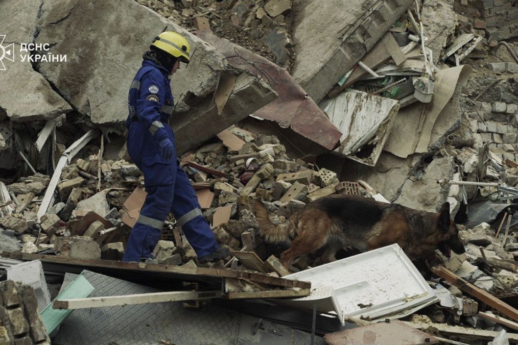 Over 400 Emergency Workers Conclude 39-Hour Rescue After Deadly Russian Strike in Kyiv Over 400 Emergency Workers Conclude 39-Hour Rescue After Deadly Russian Strike in Kyiv