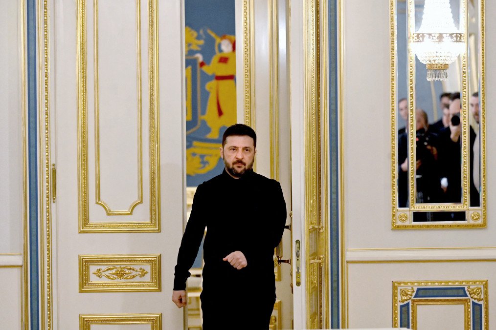 El presidente ucraniano Volodymyr Zelenskyy llega a Kyiv para reunirse con el ministro de Asuntos Exteriores de los Países Bajos el 28 de octubre de 2025, en medio de la invasión rusa de Ucrania. (Fuente: Getty Images)
