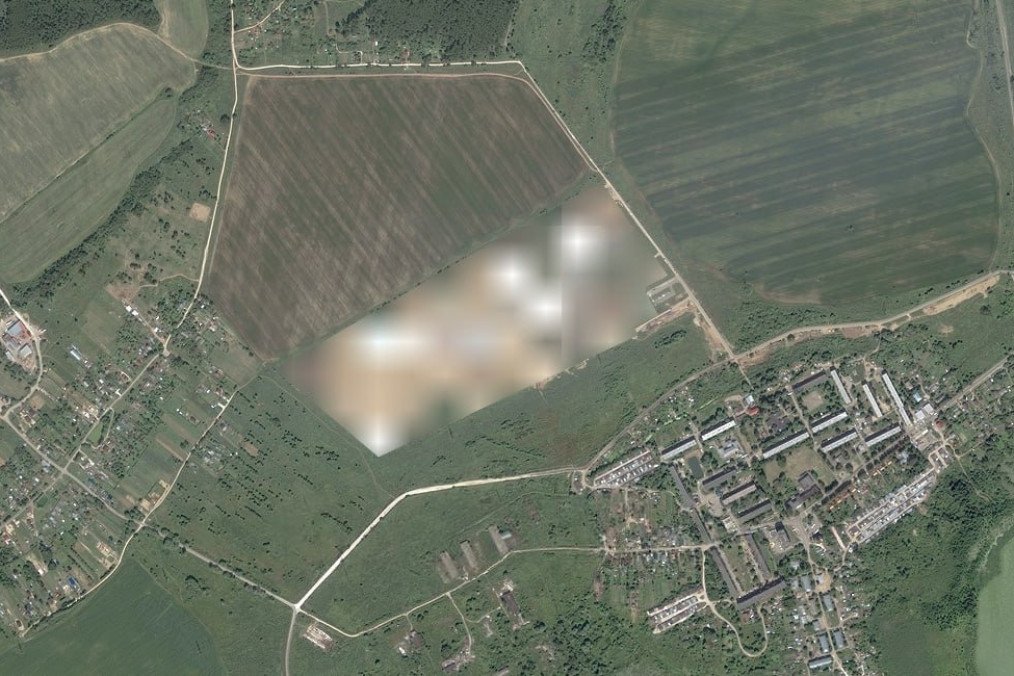 Satellite image showing a blurred area reportedly containing a Yandex Cloud data center in Russia. The company has obscured all four of its data centers on Yandex Maps, according to Verstka. (Source: Yandex Maps via Verstka)