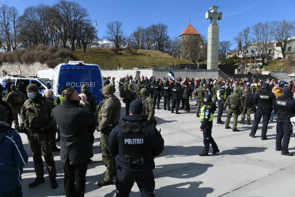 Police officers secure a protest against coronavirus restrictions at the Freedom Square in Tallinn, Estonia on April 11, 2021. Illustrative photo. (Source: Getty Images)