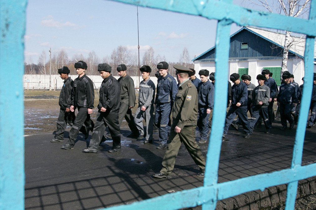 Russia Prison Population Falls to Lowest Level in Decades Amid War in Ukraine Recruitment Prisoners walking at Mordovia penal Colony, 650 kilometres (400 miles) east of Moscow. Illustrative photo. (Source: Getty Images)