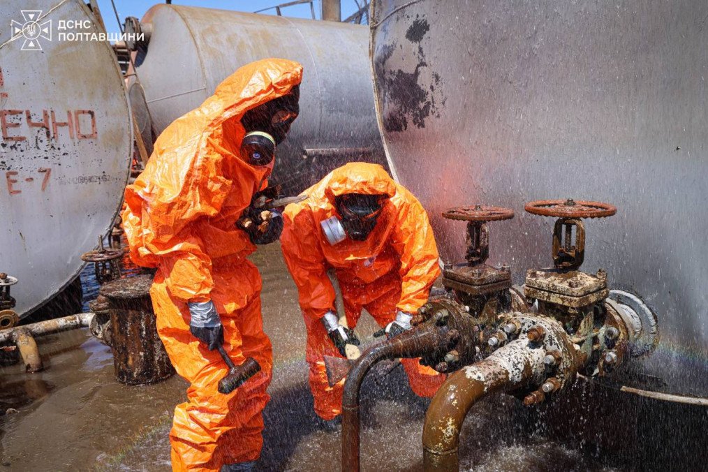 Specialists from Ukraine's State Emergency Service conduct containment operations to stop the spread of hazardous chemicals leaking from damaged industrial reservoirs in the Poltava region. (Source: State Emergency Service of Ukraine) Specialists from Ukraine's State Emergency Service conduct containment operations to stop the spread of hazardous chemicals leaking from damaged industrial reservoirs in the Poltava region. (Source: State Emergency Service of Ukraine)