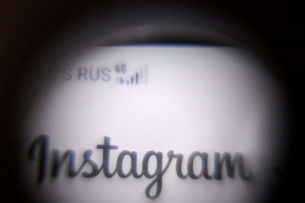 A photo taken on March 14, 2022, shows the US social network Instagram logo on a smartphone screen in Moscow, Russia. Illustrative image. (Photo: Getty Images)