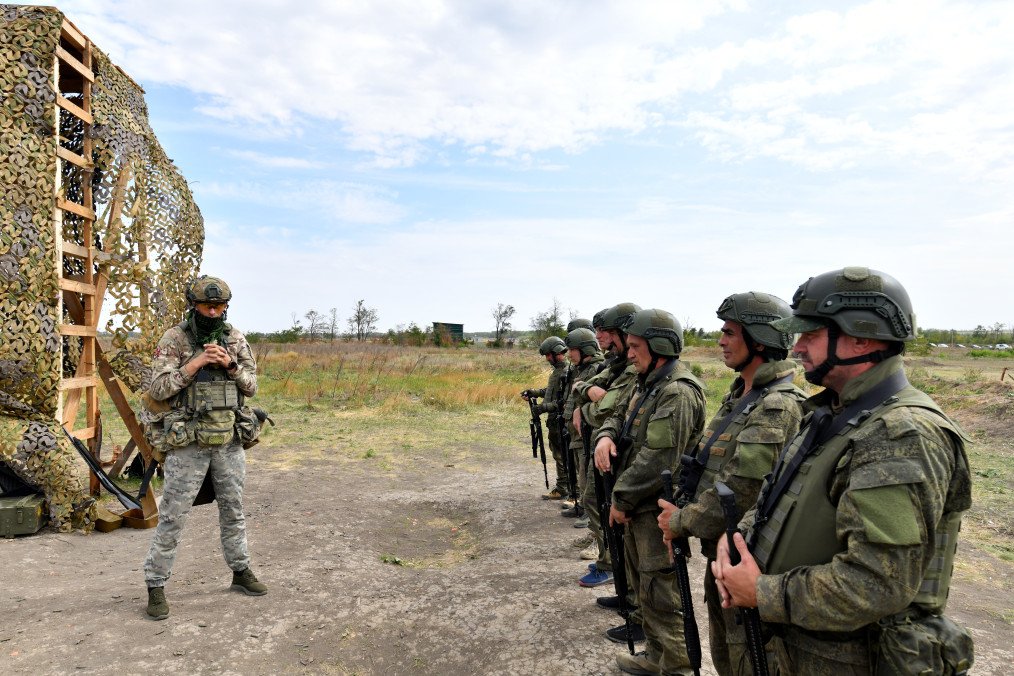 Volunteers receive shooting training with smoothbore guns to improve their skills against unmanned aerial vehicles in the training area of the Southern Military Area of Rostov-on-Don, Russia on September 12, 2024. Illustrative photo. (Source: Getty Images