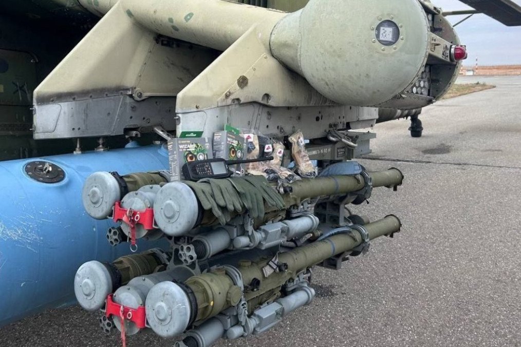 Sistema de lanzamiento Strelets con MANPADS Igla montado en un helicóptero de ataque ruso Mi-28N, octubre de 2025. (Fuente: medios rusos)