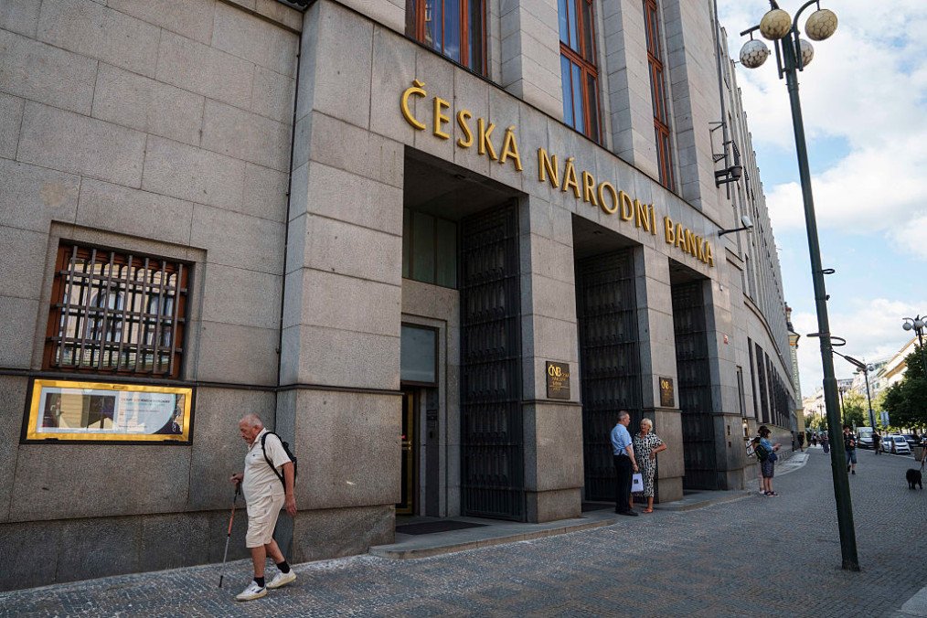 Czech Arms Producers Supplying Ukraine Face Banking Discrimination, Loan Cancellations, and Family Account Closures